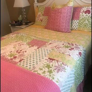 Full/queen quilted bed set